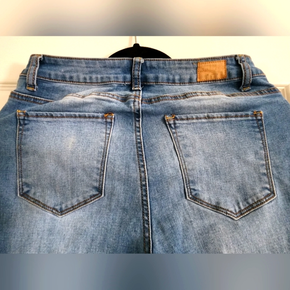 Iris Jeans - Picture 4 of 7